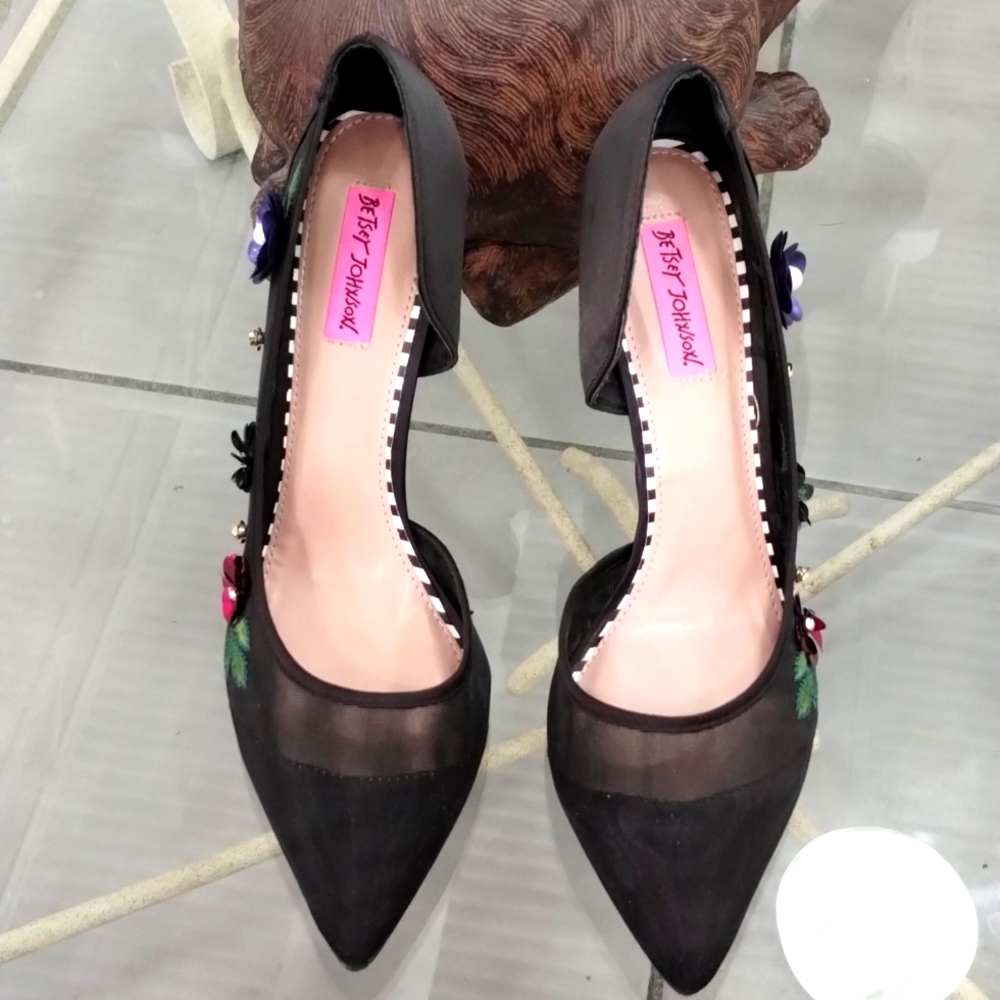 BETSEY JOHNSON